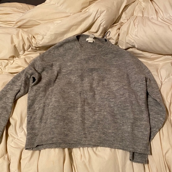 H&M Sweater - Picture 1 of 2